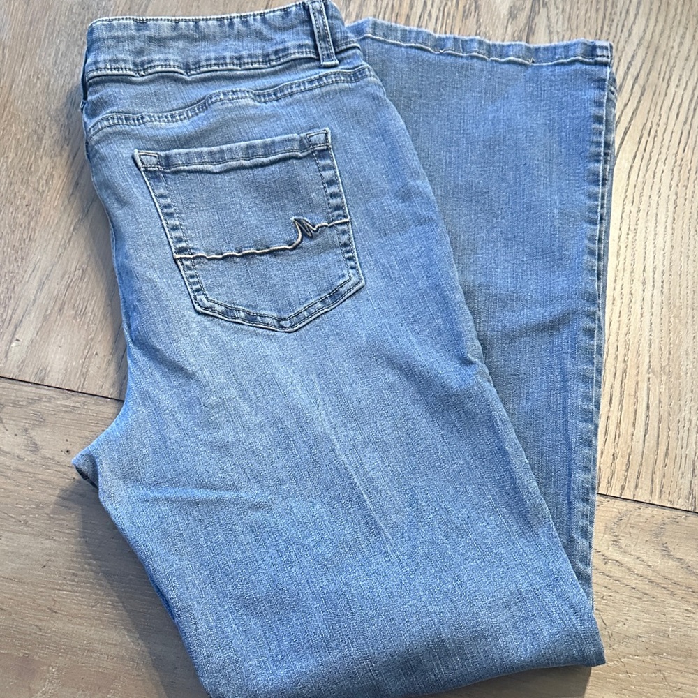 Maurices Light Blue Mid Rise Straight Leg Women's Jeans